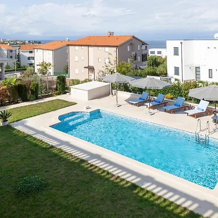 Luxury Attic Apartments Vila Carissa *
