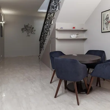 Luxury Attic Apartments Vila Carissa