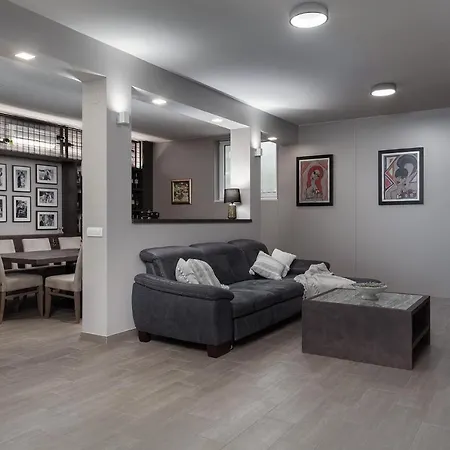 Luxury Attic Apartments Vila Carissa *