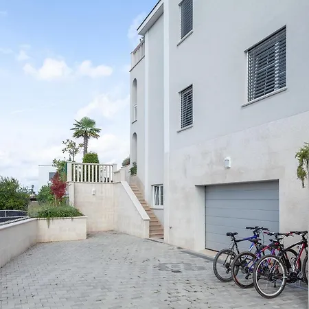 Luxury Attic Apartments Vila Carissa Malinska