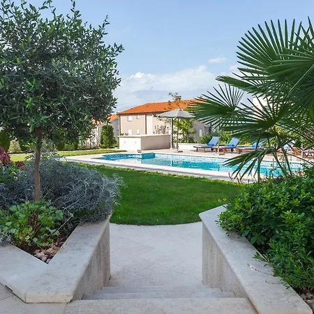 Apartment Luxury Carissa *